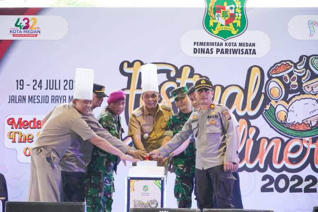 Wakil Wali Kota Medan, Auli Rachman, membuka festival kuliner Kota Medan 2022