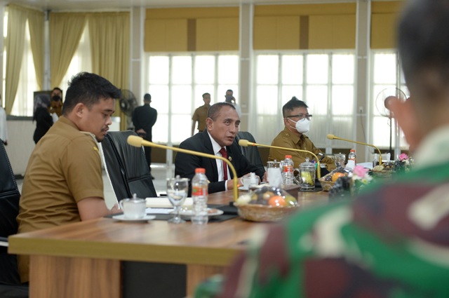 Wali Kota Medan, Bobby Nasution, bersama Gubernur Sumut, Edy Rahmayadi