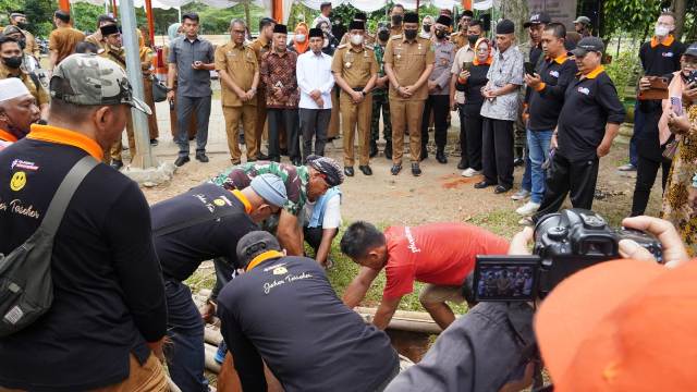 Wali Kota Medan, Bobby Nasution, meninjau penyembelihan hewan kurban di Medan Johor