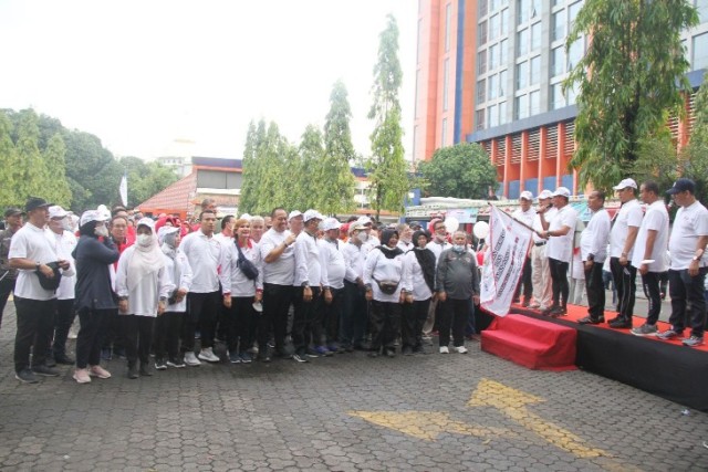 Gubernur-Sumut-Edy-Rahmayadi-melepas-peserta-gerak-jalan