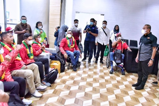 Gubernur-Sumut-Edy-Rahmayadi-menjemput-atlit-NPC-di-Kualanamu
