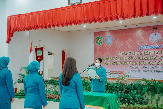 Ketua PKK Kota Medan, Kahiyang Ayu, melantik Ketua PKK Kecamatan