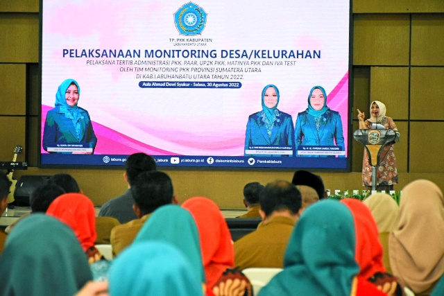 Ketua PKK Sumut, Nawal Lubis, memberikan arahan pada monitoring di Labuhanbatu Utara
