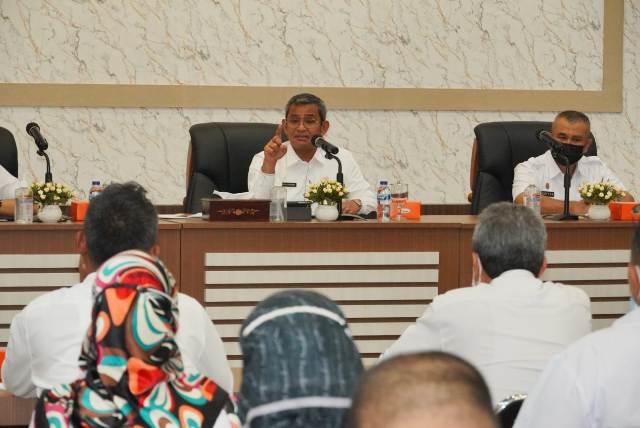 Sekda Kota Medan, Wiriya Alrahman, memimpin rapat rencana pelaksanaan nota kesepahaman terkait ketersediaan produksi pertanian