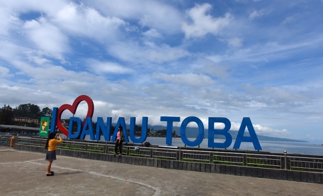 Danau Toba salah satu tempat wisata andalan Sumut