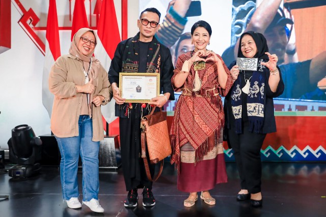 Dekranasda Kota Medan meraih penghargaan pada Pameran Kriyanusa 2022