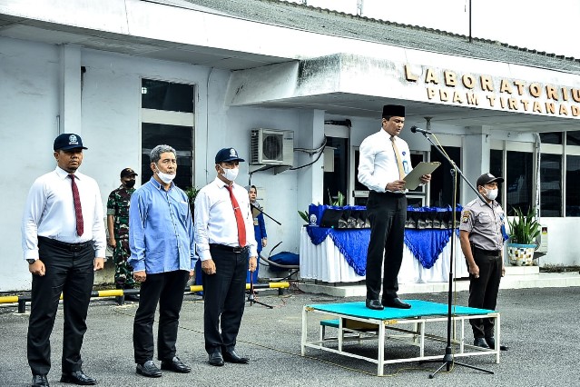 Dirut Tirtanadi, Kabir Bedi, memimpin upacara HUT Tirtanadi 117