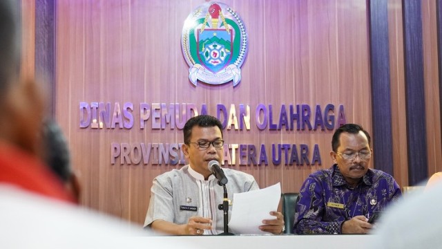 Kadispora-Sumut-Tuahta-memberikan-keterangan-tentang-persiapan-PON-2024