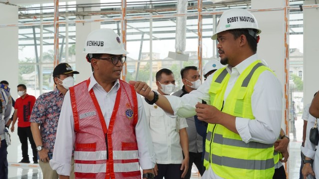 Menhub RI, Budi Karya Sumadi bersama Wali Kota Medan, Bobby Nasution, meninjau Terminal Amplas