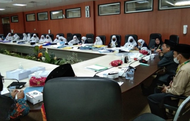 Wakil-Ketua-DPRD-Medan-Rajudin-Sagala-menerima-kunjungan-siswa-dan-guru-An-Nizaam