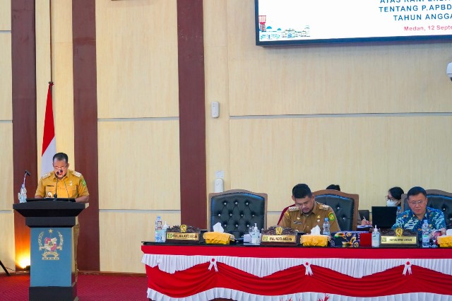 Wakil Wali Kota Medan, Aulia Rachman, memberikan jawaban Pemkot Medan atas Ranperda Disabilitas