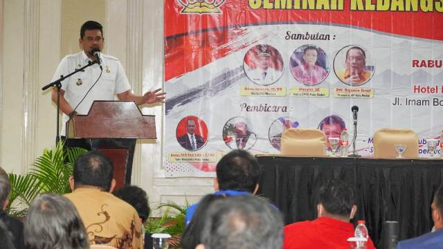Wali Kota Medan, Bobby Nasution, memberikan sambutan pada dialog kebangsaan di Medan