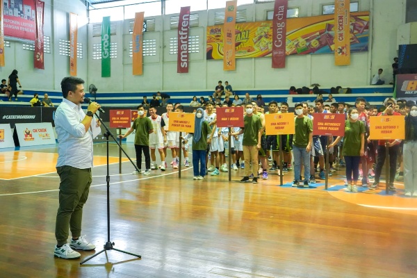 Wali Kota Medan, Bobby Nasution, membuka kejuaraan basket antar SMA