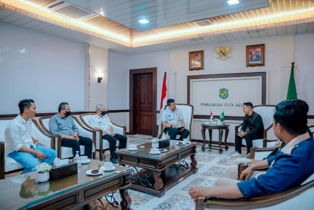 Wali Kota Medan, Bobby Nasution, menerima kunjungan BEM Nusantara