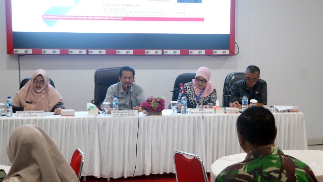 Plt Sekda Tebingtinggi, Bambang Sudaryono, membuka advokasi KEI penanganan stunting