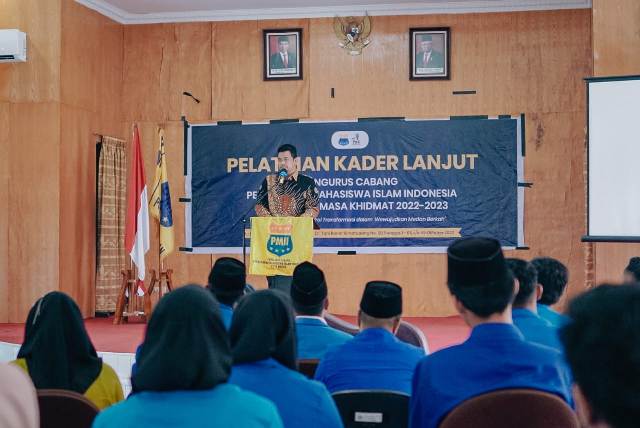 Wali Kota Medan, Bobby Nasution, memberikan sambutan pada Pelatihan Kader Lanjut PMII Kota Medan