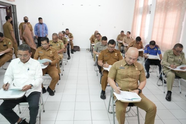 Pejabat-eselon-II-Pemkot-Medan-mengikuti-assesment