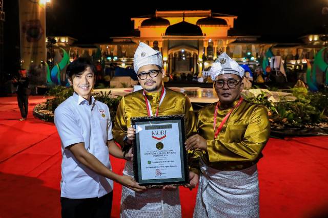 Tari Zapin pada pembukaan Gemes 2022 di Istana Maimun memecahkan rekor Muri