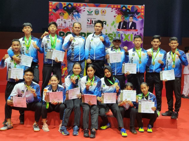 Tim Bulutangkis Tebingtinggi juara umum Porprovsu XI