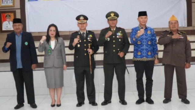 Unsur Forkpimda Kabupaten Langkat pada peringatan Hari Pahlawan 2022