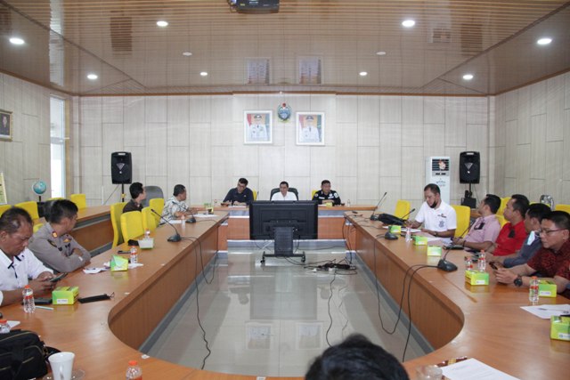 Kadis Perindag Sumut, Aspan Sofian, memimpin Rapat Tim Monitoring Pasar