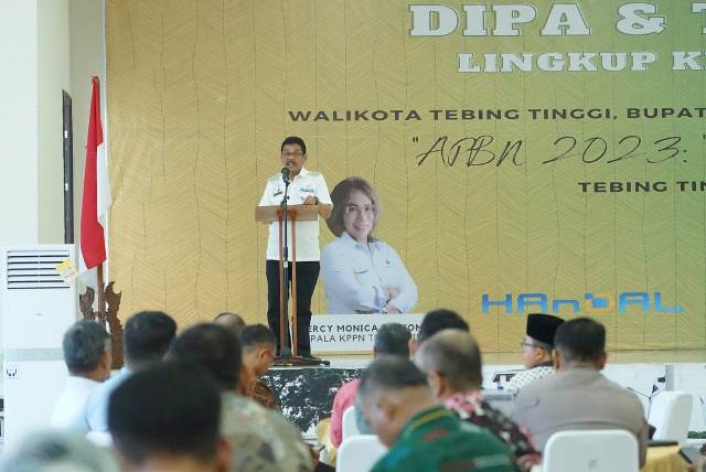 Pj Wali Kota Tebingtinggi, Muhammad Dimiyathi, memberikan sambutan pada penyerahan DIPA 2023