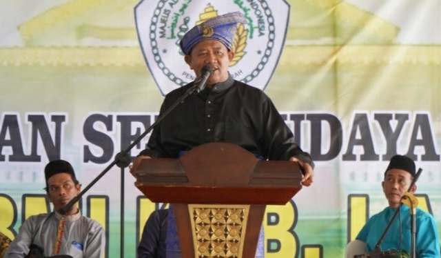 Plt Bupati Langkat, Syah Afandin, memberikan sambutan pada gelaran seni budaya Melayu di Langkat