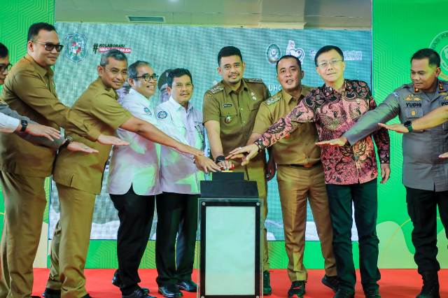 Wali Kota Medan, Bobby Nasution, bersama Forkopimda menekan tombol tanda dilaunchingnya RS Bachtiar Djafar Medan Labuhan