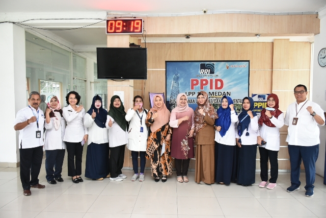 Ketua TP PKK Sumut, Nawal Lubis, usai talkshow di RRI Medan