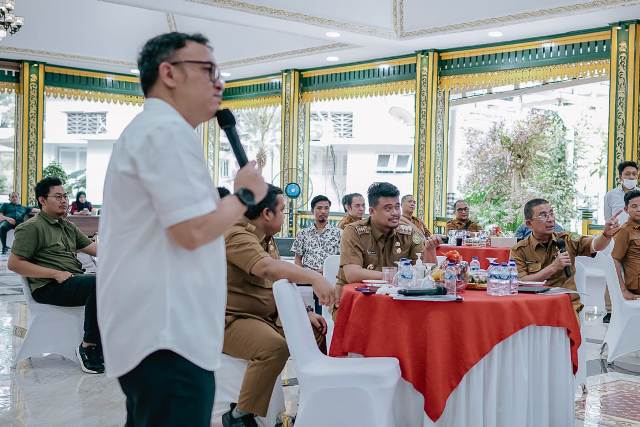 Konsultan memaparkan rencana pembangunan kolam rentensi dan underpas di Kota Medan