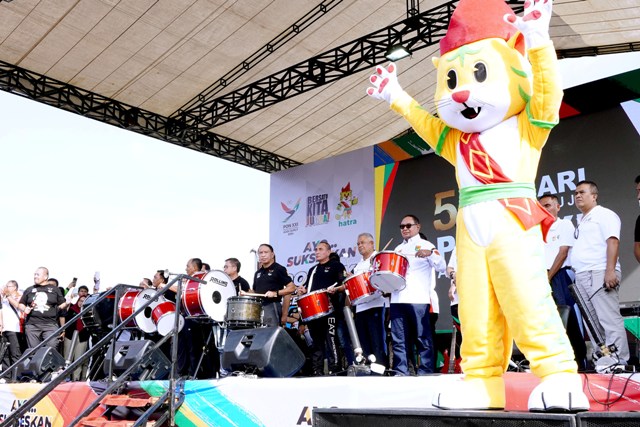 Menpora RI, Zainuddin Amali bersama Gubernur Sumut melaunching tagline dan maskot PON XXI tahun 2024