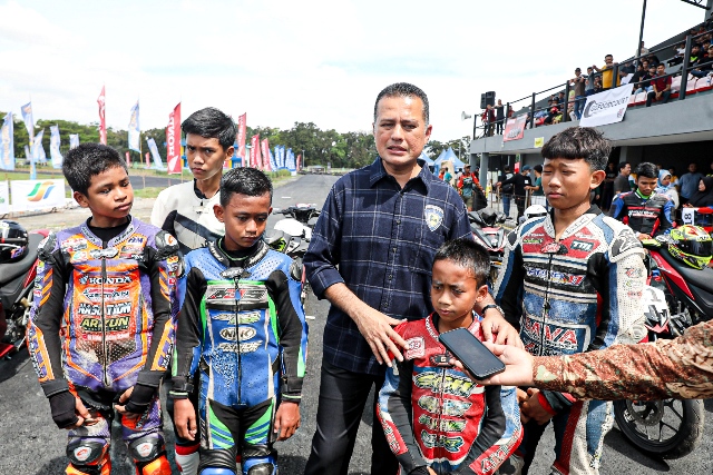 Wagub Sumut, Musa Rajekshah, memotivasi pembalap muda Sumut di Sirkuit IMI, Jalan Pancing Medan