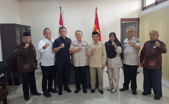 Wakil Ketua DPRD Medan, Rajudin Sagala dan Anggota DPRD, Edy Aksyari, berkunjung ke Gedung Juang 45