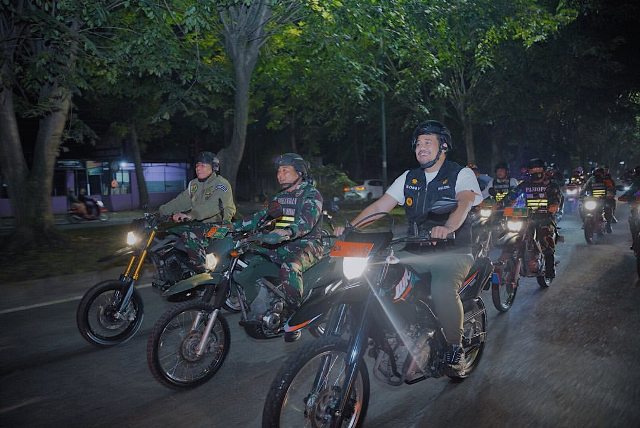 Wali Kota Medan, Bobby Nasution, patroli memantau situasi malam pergantian tahun di Kota Medan