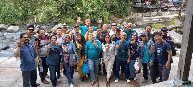 Wartawan DPRD Medan refresing ke pamandian alam di Deliserdang