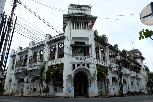 Gedung Warenhuis Medan