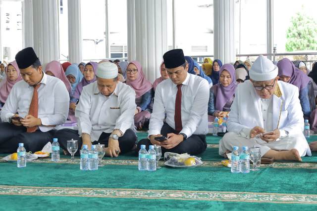 Keluarga besar Perumda Tirtanadi Sumut menggelar peringatan Israk Mikraj 1444 H