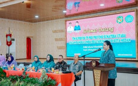 Ketua TP PKK Kota Medan, Kahiyang Ayu, memberikan sambutan ketika menerima tim supervisi TP PKK Provinsi Sumut