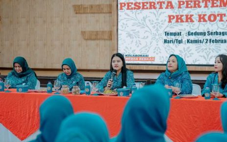 Ketua TP PKK Kota Medan, Kahiyang Ayu, memimpin rapat bulanan TP PKK Kota Medan