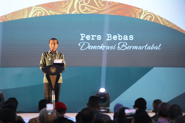 Presiden Jokowi memberikan sambutan pada puncak acara Hari Pers Nasional 2023 di Sumut