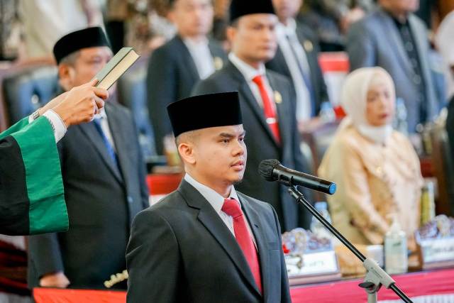 R Muhammad Khalil Prasetyo dilantik menjadi anggota DPRD Kota Medan sisa masa jabatan periode 2019-2024