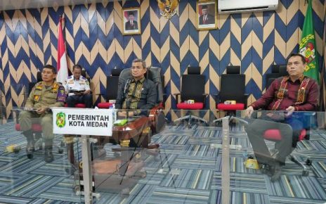 Sekda Kota Medan, Wiriya Alrahman, mengikuti rapat koordinasi persiapan kunjungan Presiden RI Joko Widodo ke Provinsi Sumatera Utara