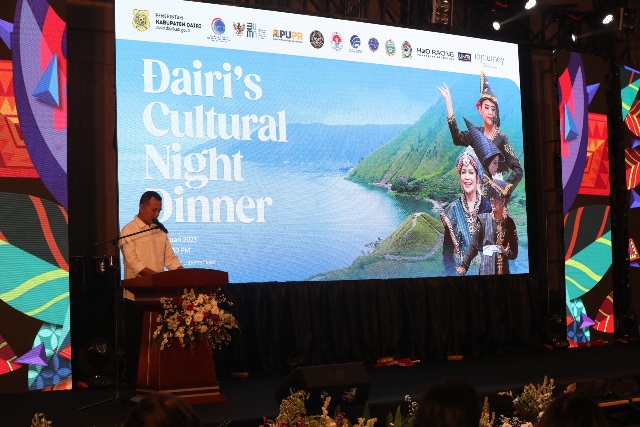 Wagub Sumut, Musa Rajekshah, memberikan sambutan pada Dairi’s Culture Night Dinner di Ballroom Labersa Hotel Balige