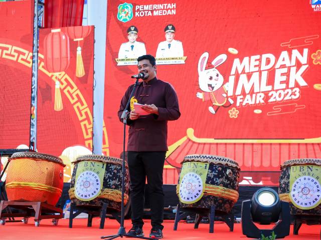 Wali Kota Medan, Bobby Nasution, memberikan sambutan pada Medan Imlek Fair 2023