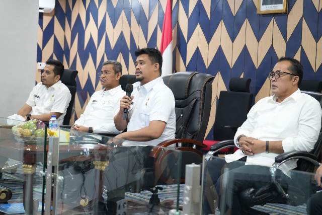 Wali Kota Medan, Bobby Nasution, memimpin rapat percepatan pembangunan Kota Medan
