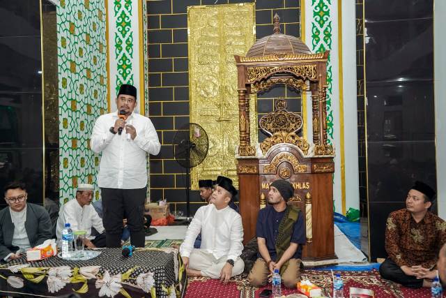 Wali Kota Medan, Bobby Nasution, menghadiri Tabligh Akbar di Masjid Al-Ikhlas, Jalan Padang Golf, Kecamatan Pancur Batu, Deliserdang