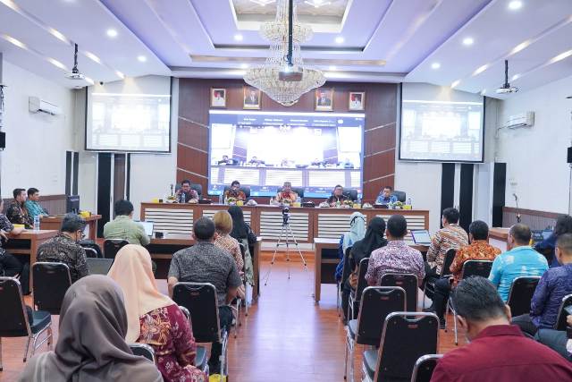 Sekda Medan, Wiriya Alrahman, membuka FGD Dokumen Studi Kelayakan Proyek Revitalisasi LPJU Jenis LED dan Smart Roadway System Monitoring di Balai Kota Medan