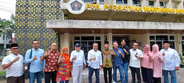 Staf khusus Wapres, Arif Rahmansyah Marbun, berkunjung ke PWI Sumut