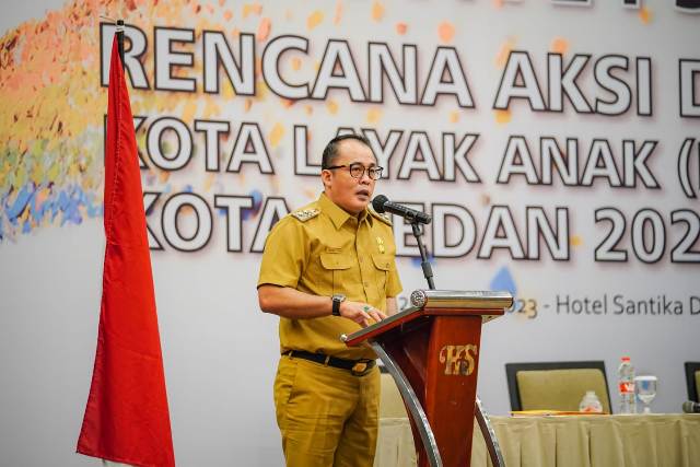 Wakil Wali Kota Medan, Aulia Rachman, memberikan sambutan pada Sosialisasi Rencana Aksi Daerah Kota layak Anak Kota Medan