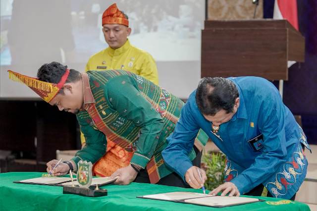 Wali Kota Medan, Bobby Nasution, bersama Kakanwil Kemenkumham Sumut, Imam Suyudi. menandatangani MoU terkait HAKI